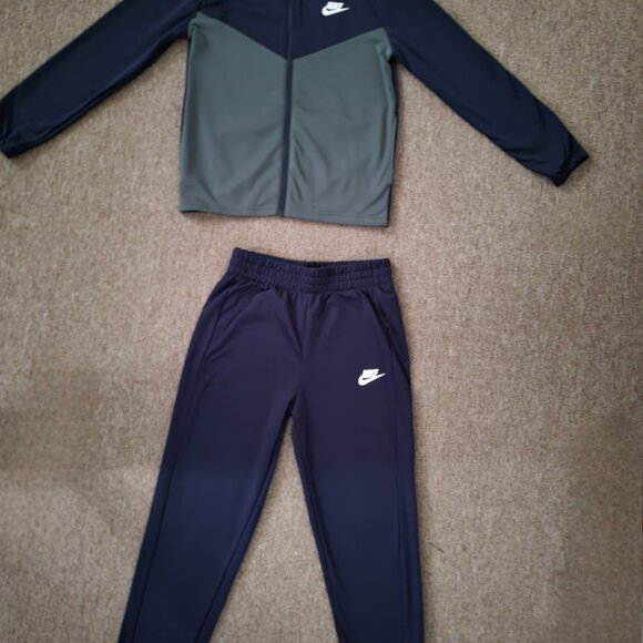 Nike track suit - Picture 2 of 8